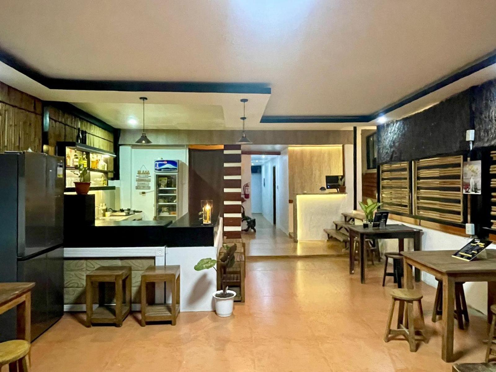 Trail Inn Puerto Princesa Esterno foto